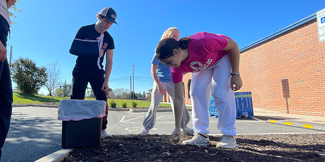 CCHS students help Immaculata School prepare for reopening