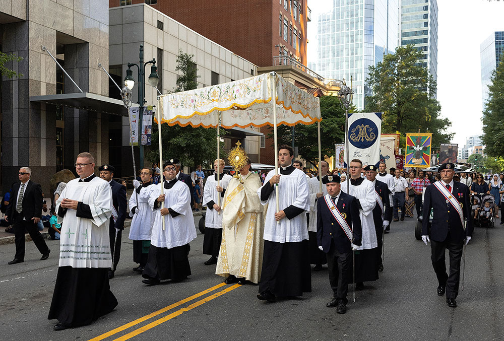 080922 procession