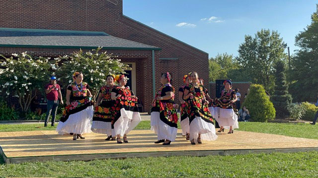 091523 Hispanic celebration2