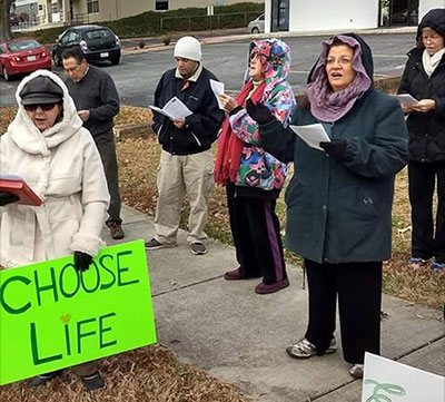 122118 Pro lifers sing carols