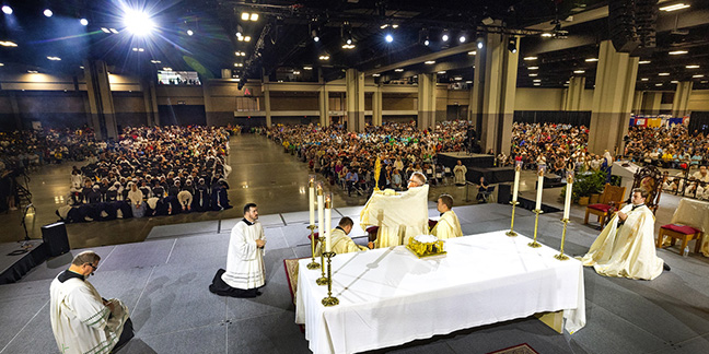 More than 10,000 turn out for Eucharistic Congress