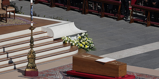 Poor and powerful pray for eternal repose of a pope
